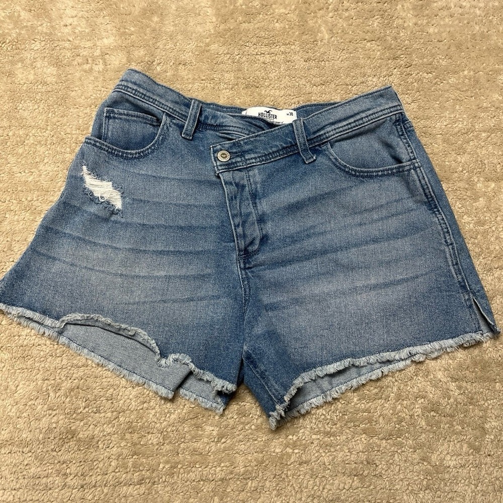 Hollister 11/30 diagonal fly curvy hi rise vintage 4" jean shorts
